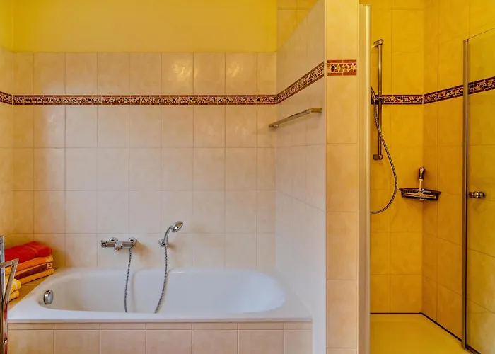 Mediterranes Flair Mit Seeblick